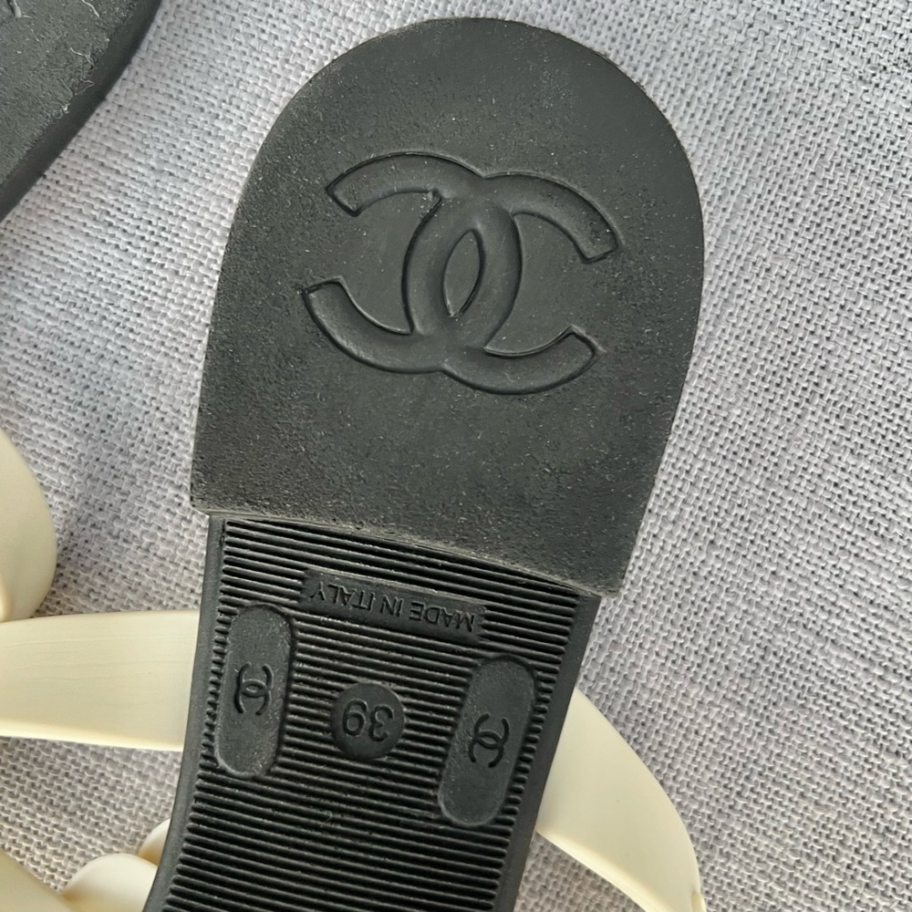 CHANEL Camellia Rubber Flat
Thong Sandals Flip Flops Black x
White - Picture 6 of 7